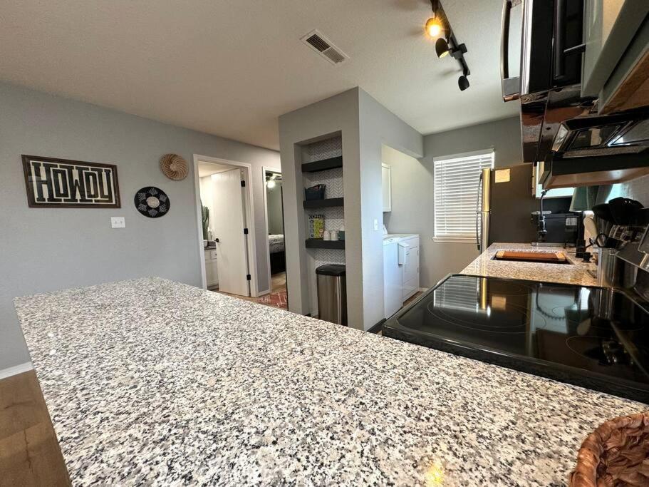 Modern Comfort: Updated Cozy Condo In Indian Point Branson Buitenkant foto
