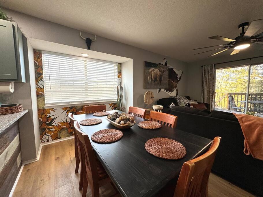 Modern Comfort: Updated Cozy Condo In Indian Point Branson Buitenkant foto